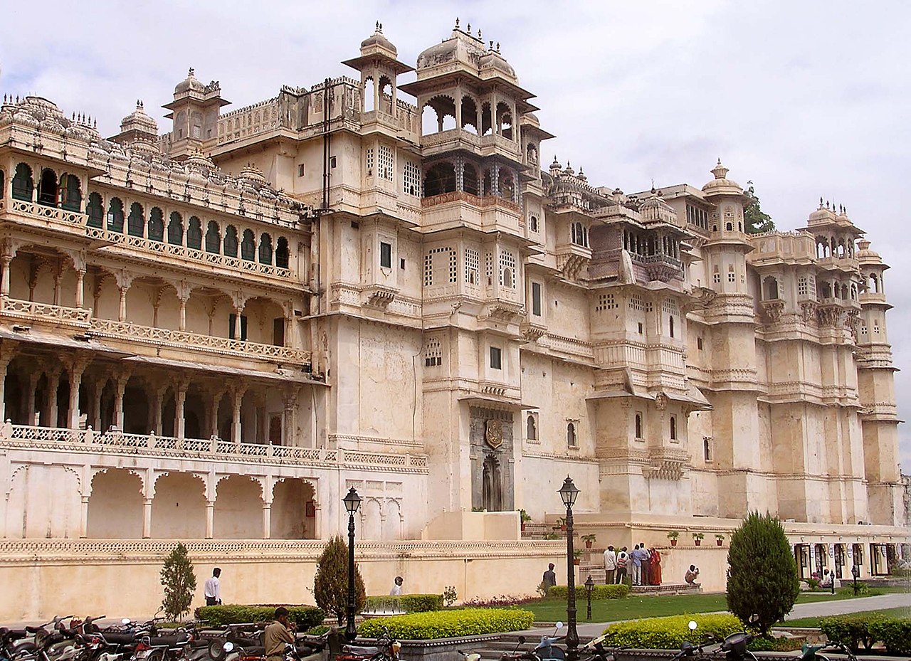 Istana Kota (Raj Mahal), Udaipur Istana Yang Terletak Di kota Udaipur Di India